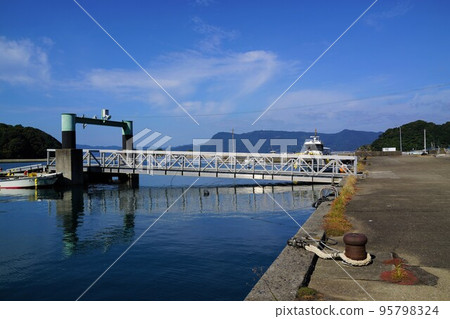 Scenery near Goshonoura Port, Shishijima, Nagashima Town, Izumi District, Kagoshima Prefecture 95798324