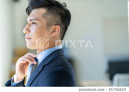 Male, business, Japanese, suit, businessman, office, person, office worker, office worker, necktie 95798828