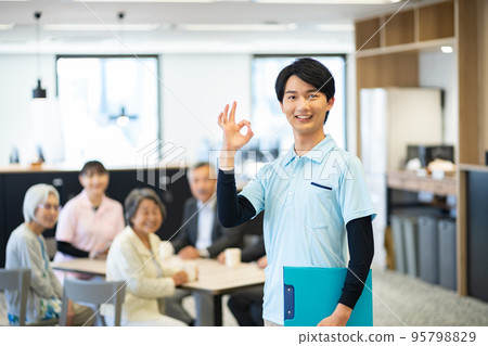 女看護人女成年女女大姐20多歲30多歲年輕制服護理人員女職員 95798829