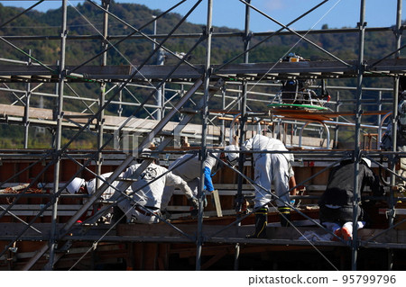 Steel frame assembly work Foreign trainees working at construction sites Technical intern trainees 95799796
