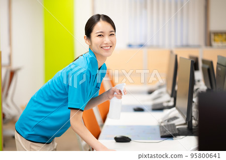 Cleaning staff (young woman, wiping) Cleaning staff (young woman, wiping) 95800641