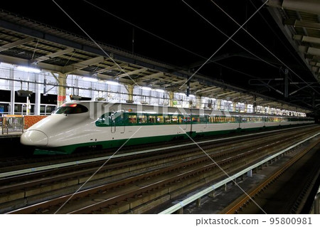 穿著 200 系列的複興色彩...E2 系列新幹線 東北新幹線/福島站 穿著 200 系列的複興色彩...E2 系列新幹線 東北新幹線/福島站 95800981