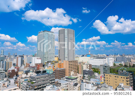 東京墨田區錦系町的街道 東京墨田區錦系町的街道 95801261