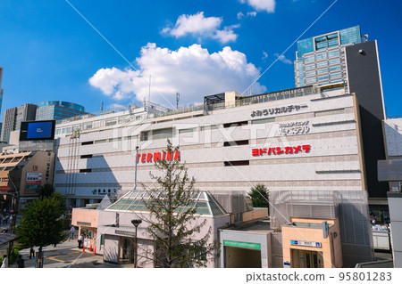kinshicho, south gate, station building 95801283