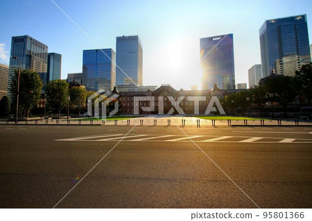 The central station illuminated by the dazzling morning sun... red brick Tokyo Station 95801366