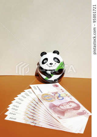 Chinese banknotes: renminbi (10 pieces of 100 yuan) and panda souvenirs Chinese banknotes: renminbi (10 pieces of 100 yuan) and panda souvenirs 95801721