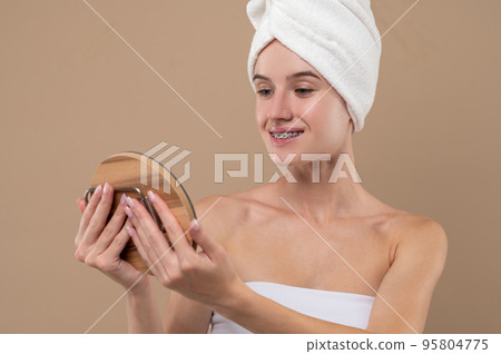 Pretty young gilr looking into the mirror 95804775