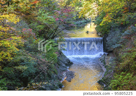 Autumn Naruko Gorge 95805225