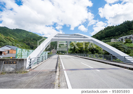 [National Route 438] Cross the Kaminoyama Bridge 95805893