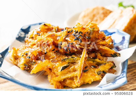 Fried sweet potato and pumpkin 95806028