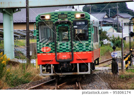 The colorful two-tone color is cute... Moka Railway / Mooka 14 Diesel Car The colorful two-tone color is cute... Moka Railway / Mooka 14 Diesel Car 95806174