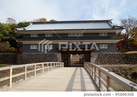 Kanazawa Castle Park with colored leaves: Nezumitamon (Kanazawa City, Ishikawa Prefecture) Kanazawa Castle Park with colored leaves: Nezumitamon (Kanazawa City, Ishikawa Prefecture) 95806308