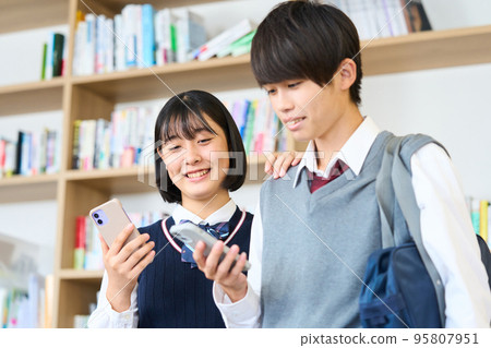 Male and female junior high school students after school library cram school youth 95807951