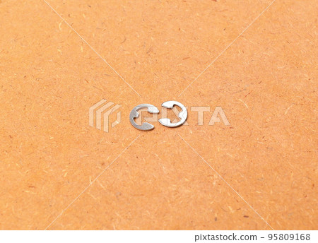 Metal retaining ring type E Metal retaining ring type E 95809168