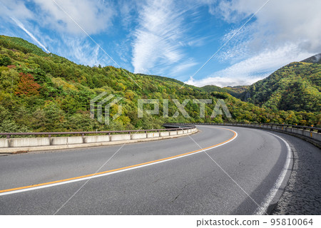 《Nagano Prefecture》Shiga Kusatsu Kogen route with autumn leaves Route 292 《Nagano Prefecture》Shiga Kusatsu Kogen route with autumn leaves Route 292 95810064
