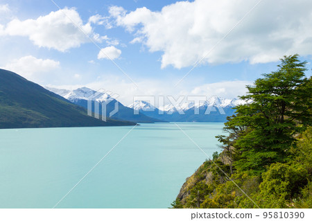 Argentino lake landscape, Perito Moreno glacier area, Patagonia 95810390