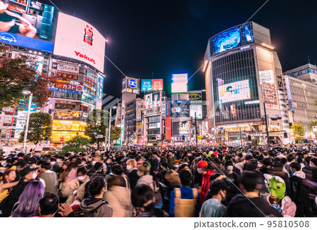 日本東京城市景觀 Halo 生產。澀谷萬聖節三年來第一次沒有自我約束的要求非常擁擠...... = 31日23:20 95810508