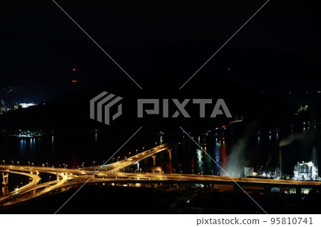 從小金山看廣島高速公路二保路口夜景 95810741