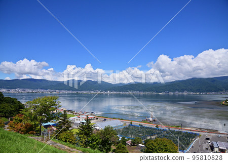 Lake Suwa in the summer Lake Suwa in the summer 95810828