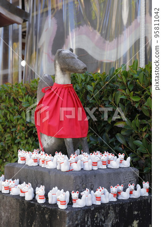 Fox statue at Kasama Inari Shrine Fox statue at Kasama Inari Shrine 95811042