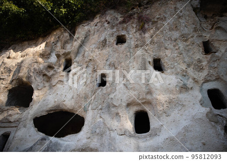 Oita City Takio Hyakuana Yokoana Burial Mounds 95812093