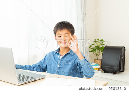 Boys learning online Boys learning online 95812840