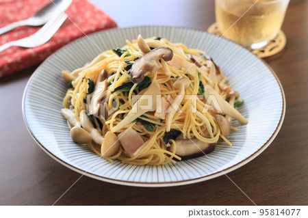 Japanese mushroom pasta Japanese mushroom pasta 95814077