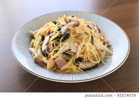 Japanese mushroom pasta Japanese mushroom pasta 95814079