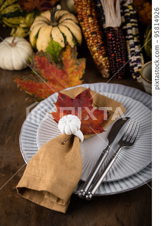 Autumn fall Thanksgiving table setting 95814926