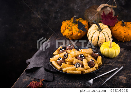 Halloween pasta with meatballs in shape of eye 95814928