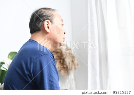 Profile of an Asian senior man indoors Profile of an Asian senior man indoors 95815137