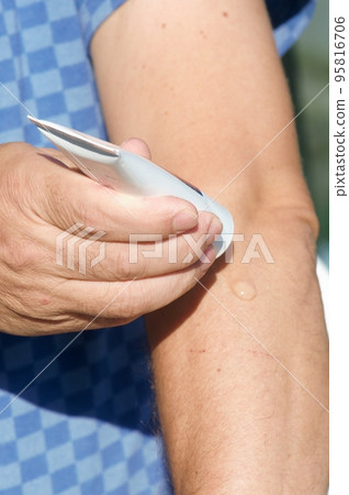Topical pain of the elbows. Topical pain of the elbows. 95816706