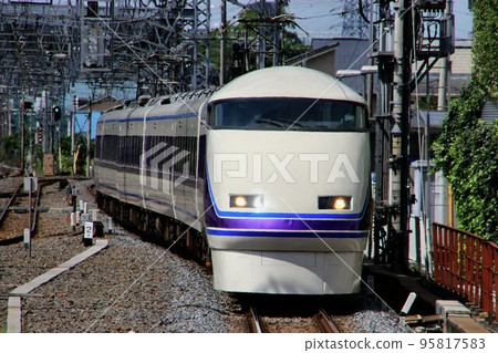 Ride along the Nikko road... To Nikko/Kinugawa on a luxury limited express Tobu Limited Express "Spacia" 100 series 95817583