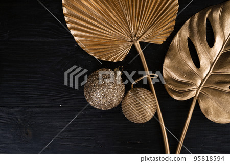 Golden tropial leaves 95818594