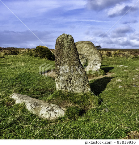 Men-an-Tol known as Men an Toll or Crick Stone - small formation of standing stones in Cornwall, United Kingdom Men-an-Tol known as Men an Toll or Crick Stone - small formation of standing stones in Cornwall, United Kingdom 95819930