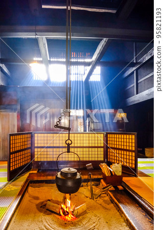 Hearth and beam of light (vertical) 95821193