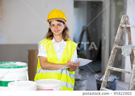 Woman construction worker with project documentation Woman construction worker with project documentation 95822002
