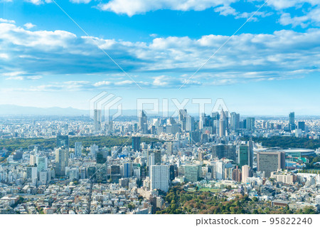東京城市景觀與柔和的燈光照亮的新宿建築 東京城市景觀與柔和的燈光照亮的新宿建築 95822240