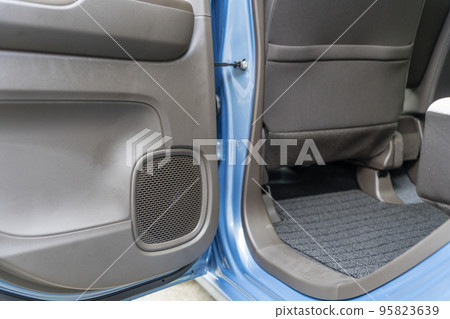 Passenger car front door speaker 95823639