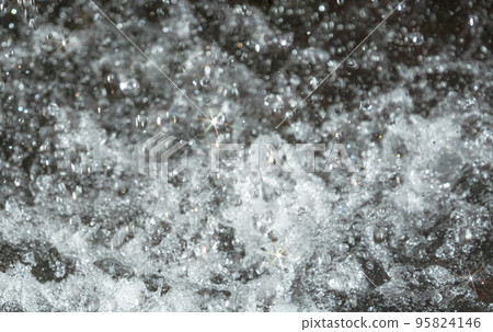 瀑布盆飛濺 95824146