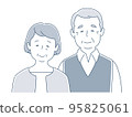 一對老夫婦微笑著排隊的插圖 95825061