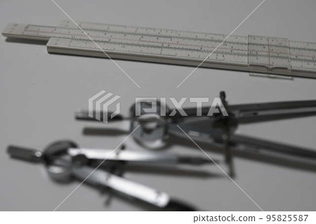指南針和計算尺 95825587