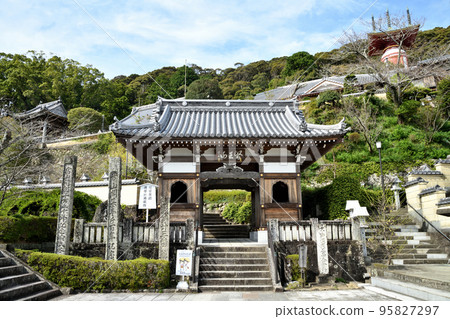 23rd Temple, Iozan Muryojuin Yakuoji Temple (Niomon Gate) [Minami-cho, Kaifu-gun, Tokushima Prefecture] 95827297