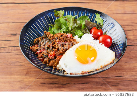 Gaprao Rice 泰式羅勒炒雞 Gaprao Rice 泰式羅勒炒雞 95827688