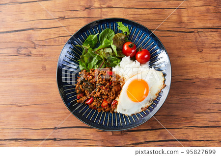 Gaprao Rice 泰式羅勒炒雞 95827699