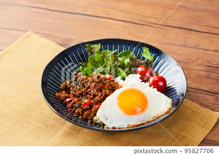 Gaprao Rice 泰式羅勒炒雞 95827706