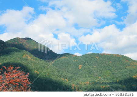Autumn mountain and sky Autumn mountain and sky 95828181