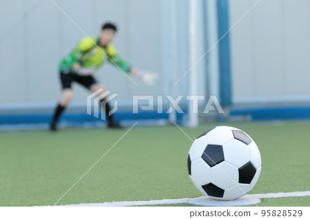 Keeper man who protects the goal with PK 95828529