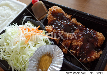 Tonkatsu lunch box 95828993