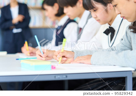 Junior high school students studying, teachers giving guidance, high school entrance exams 95829342